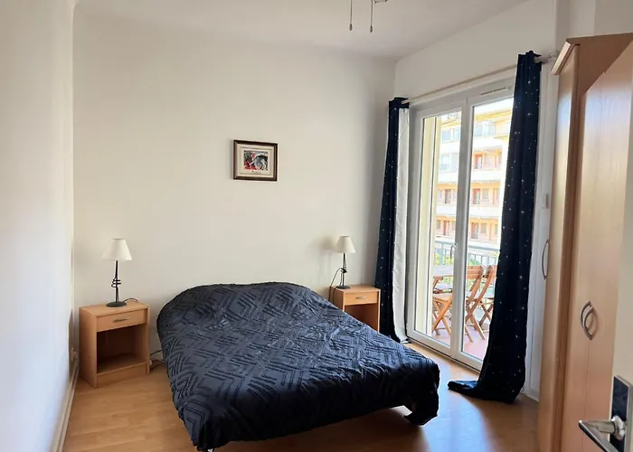 Spacieux Pied-a-terre-vue Fréjus