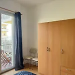 Spacieux Pied-a-terre-vue 아파트 Fréjus