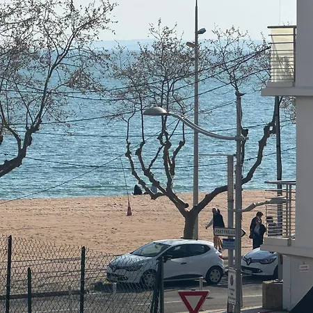 Spacieux Pied-a-terre-vue 아파트 Fréjus